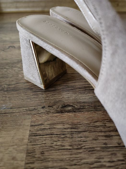 Сандали на ток Reserved