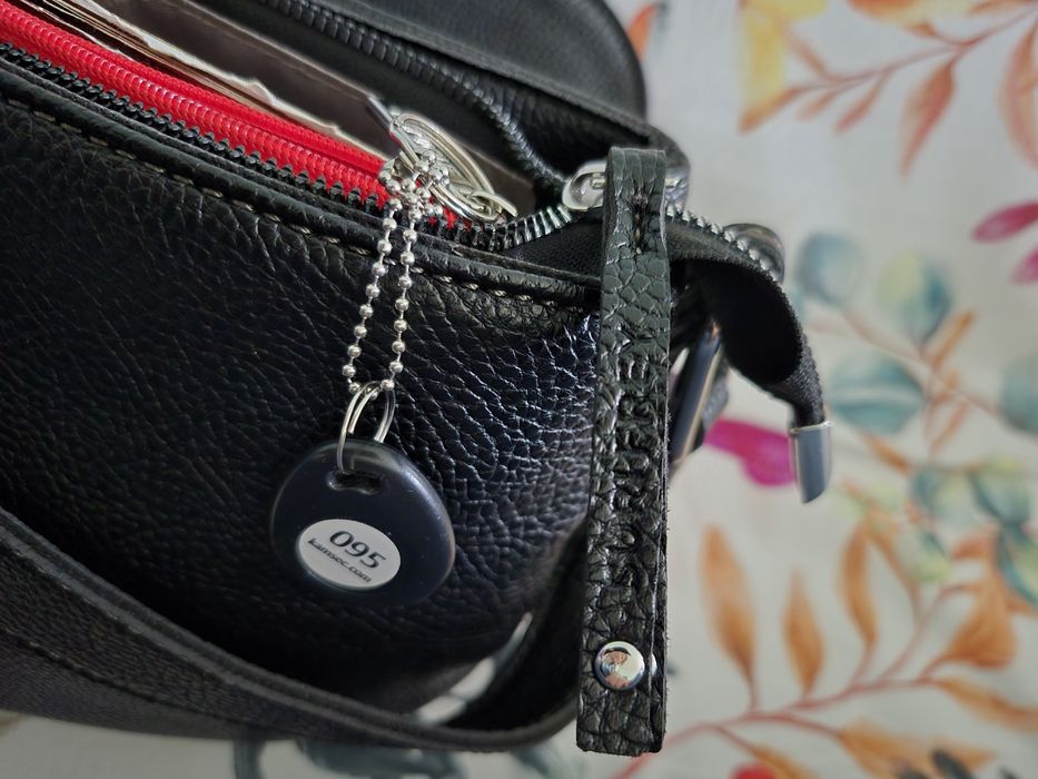 Дамска чанта модел кросбоди.С подарък.