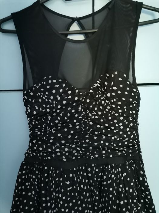 Елегантна рокля на Guess