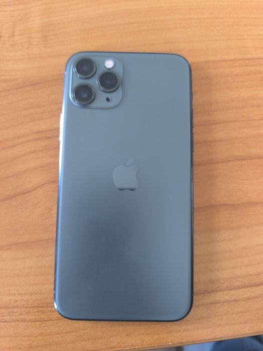 Vând iPhone 11 pro cu husa inclusa