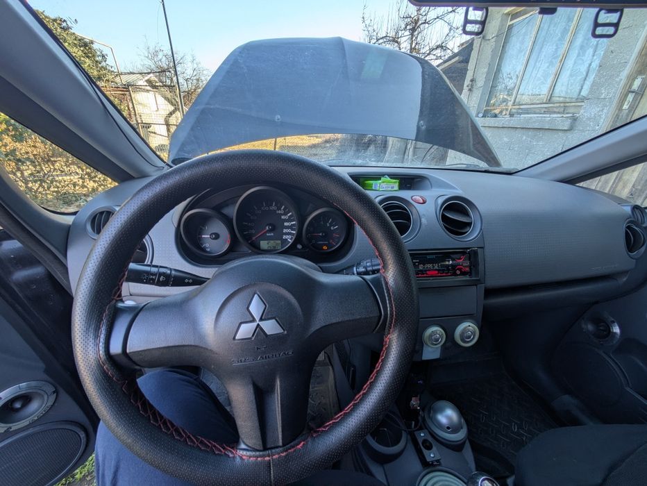 Vând Mitsubishi colt