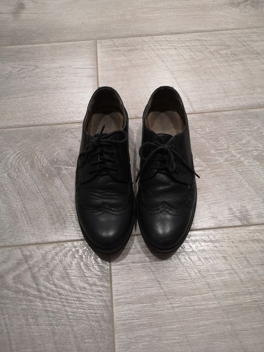 Продам школьные туфли