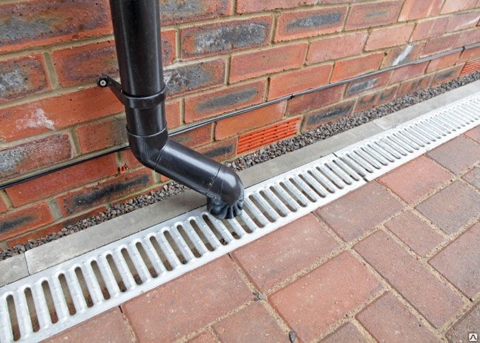 Линейной дренажный лоток, арык с решёткой. Трапы для сада и паркинга