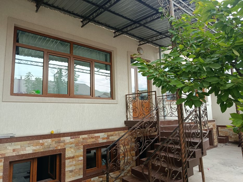 Uy hovli sotiladi