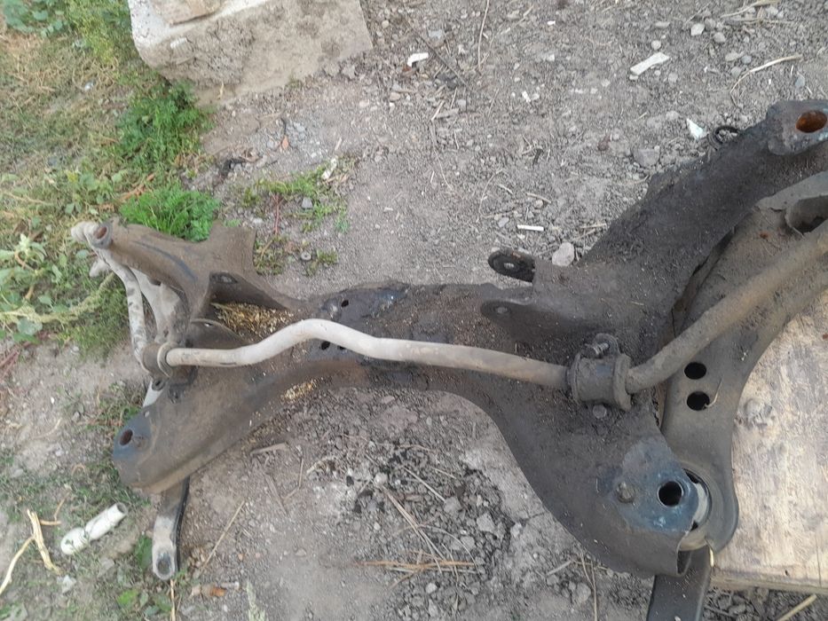 Продам балку переднею и заднею
