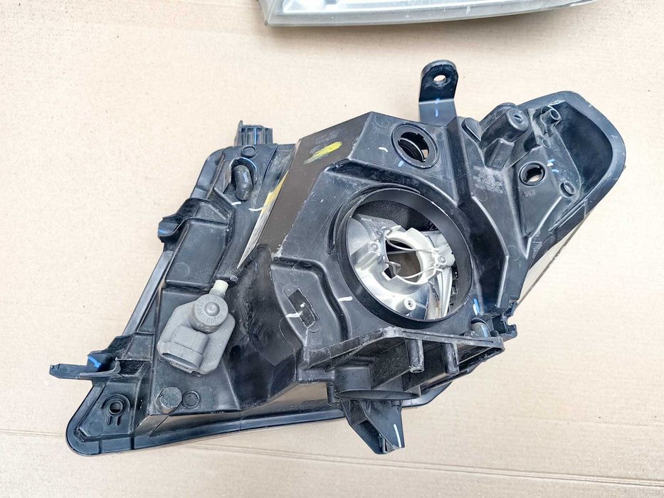 Фар за Nissan Pathfinder / Navara / Фарове Нисан Патфайндър / Навара