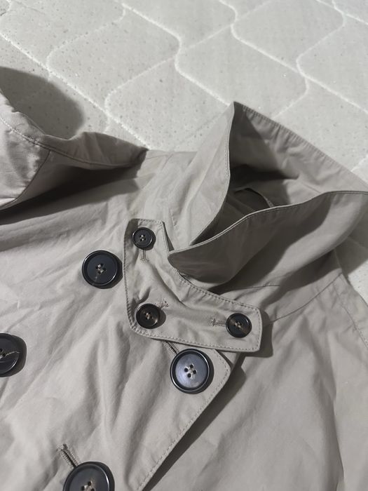 Max Mara ‘S double-breasted trench coat with a belt