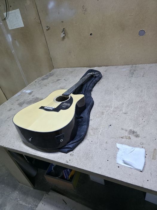 Электроакустическую гитара Fender CD-60CE NAT