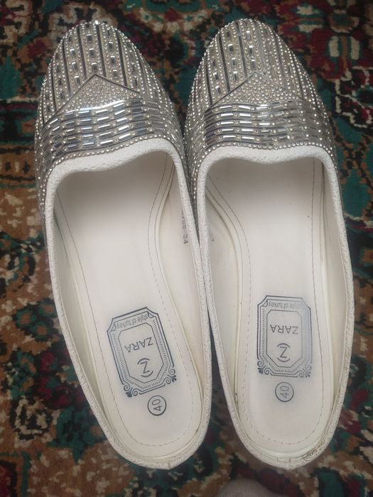 Бир мартадан кийилган. 38 туфли. Ковуш 40 размер  Ковуш размери 40.Ҳар