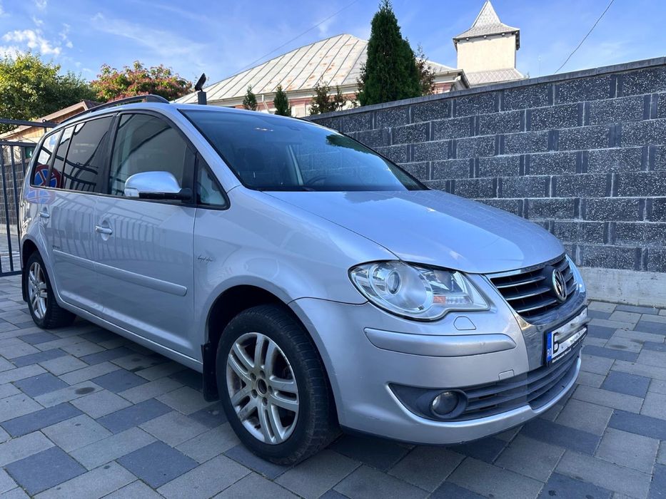 VOLKSWAGEN Touran