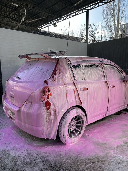 Nissan Tiida sotiladi srochna