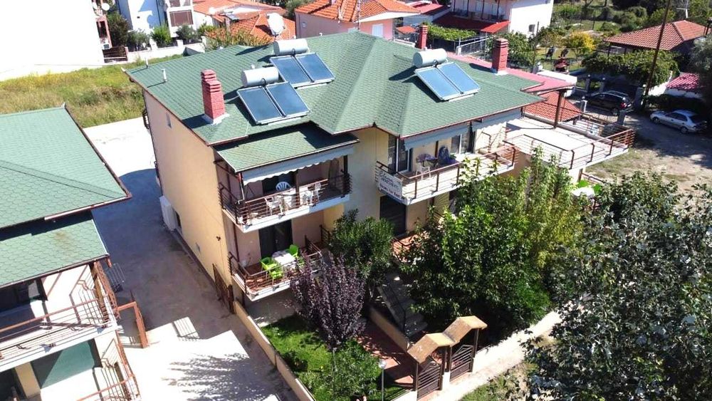 Продава къща - мезонет 90 м2 и двор 120 м2 в Аспровалта, Гърция