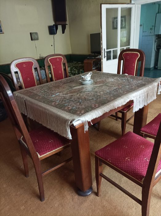 Vând masa și 6 scaune