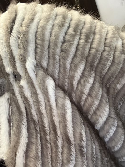 Pulover cu blana naturala, stare perfecta, fara defecte