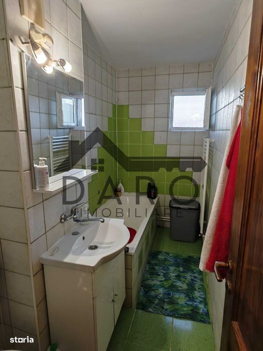 Vand apartament 3 camere