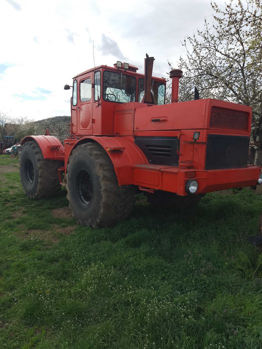 Трактор Ка 700 с плуг