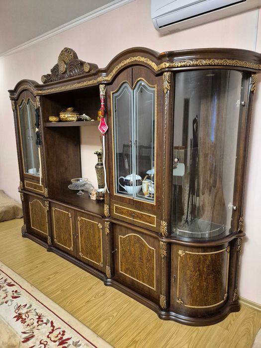 Горка (сервант, стенка) для гостиной