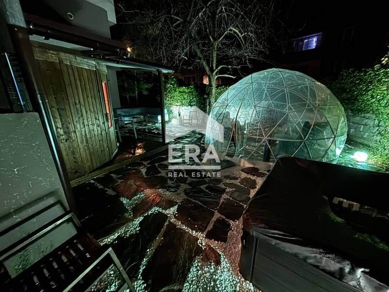 Луксозна къща с футболно игрище и СПА зона в с. Покровник