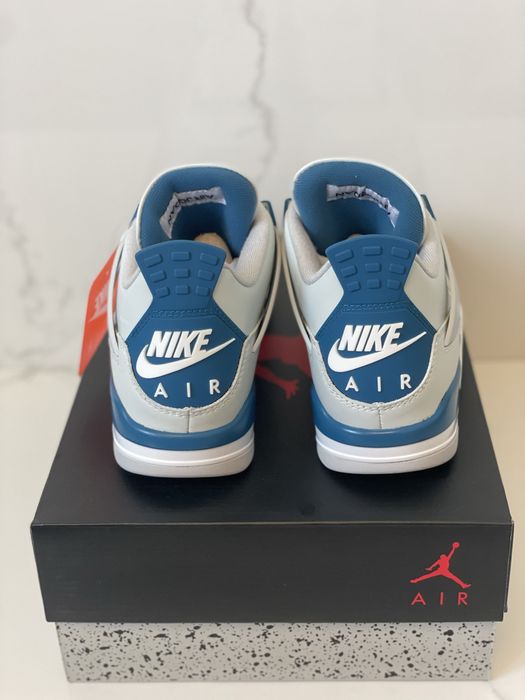 Air Jordan 4 Military Blue Retro 2024 Black Metallic Cement Univesity