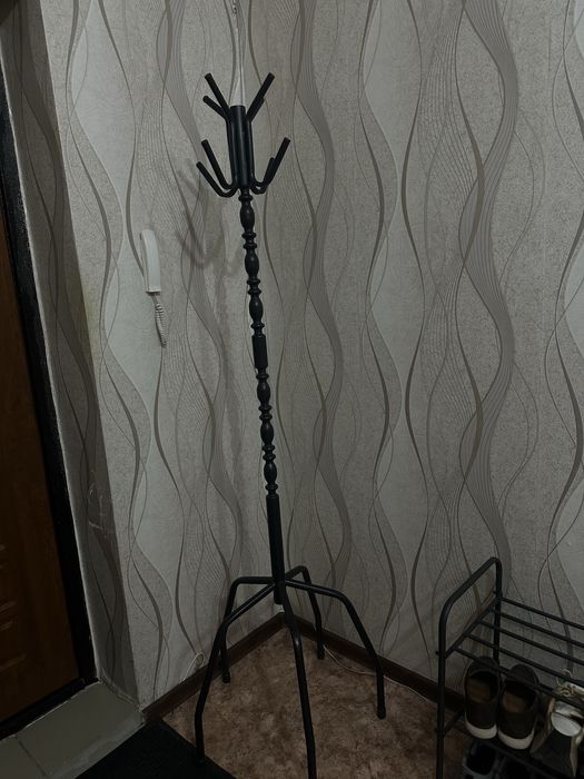 Продам вешалку для верхней одежды