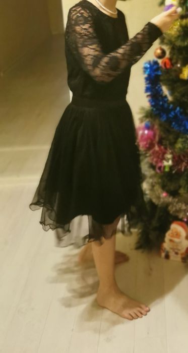 Продам нарядное платье на девочку 11-12 лет