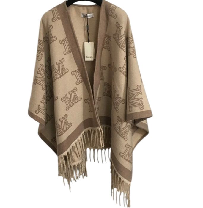 Стилни вълнени дамски шалове тип пончо