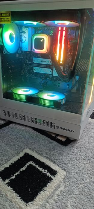 Компютър с процесор AMD Ryzen 7 7800X3D