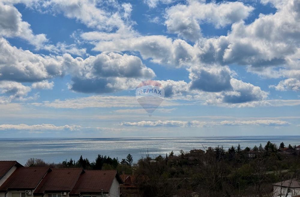 Южен апартамент с две спални и нескриваема морска гледка за продажба,