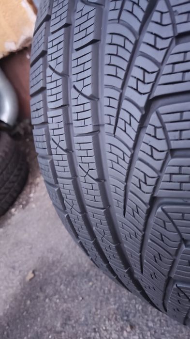 2бр. зимни гуми 235/35/19 Pirelli Sotto Zero Winter  W240
7mm
Добро съ
