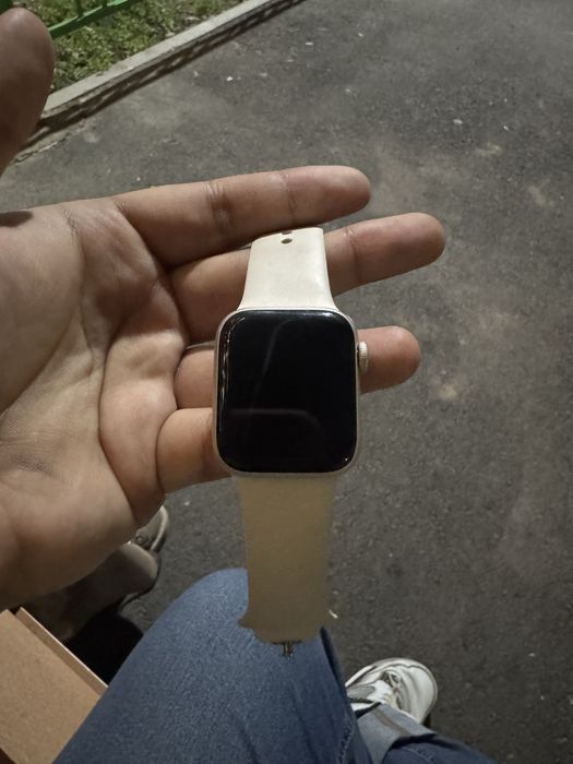 продам срочно Apple Watch SE2