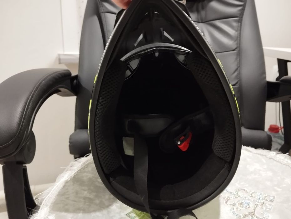 Продам мотошлем!