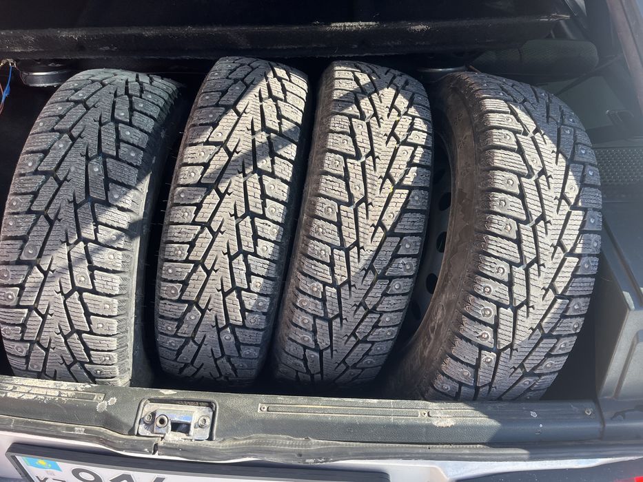 комплект зимних резины р 14 (новые)