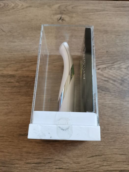 Уред за заличаване и изглаждане на пигментни петна и зачервявания