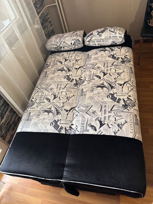 Диван на клик черно - бял