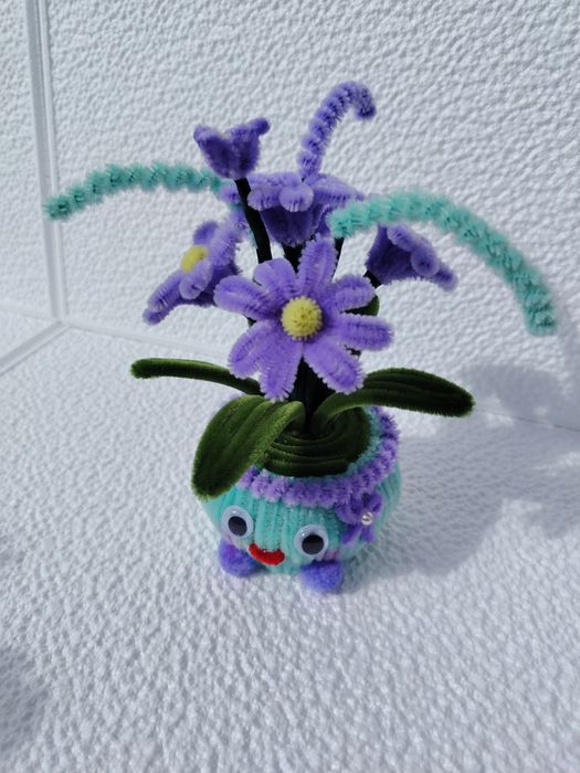 Ръчно изработени пухкави цветя