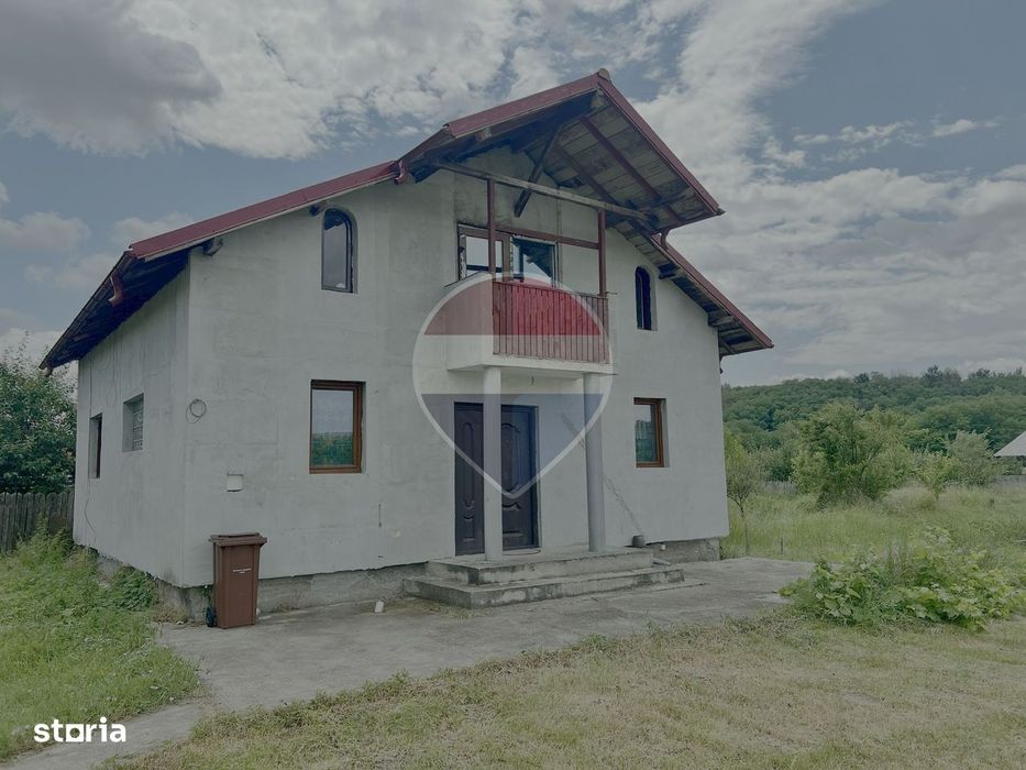 Casă cu teren generos de 8.774 mp, în Mareș – Albota