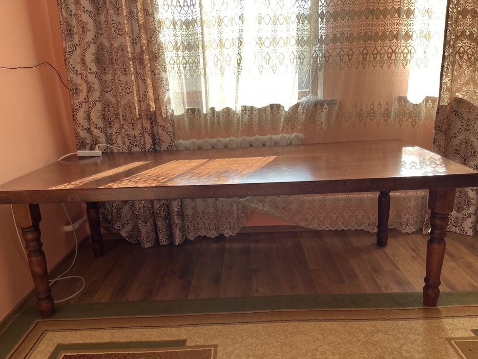 Продам срочно обеденный стол торг уместен