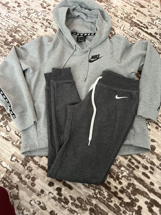 Оригинален NIKE екип  S размер