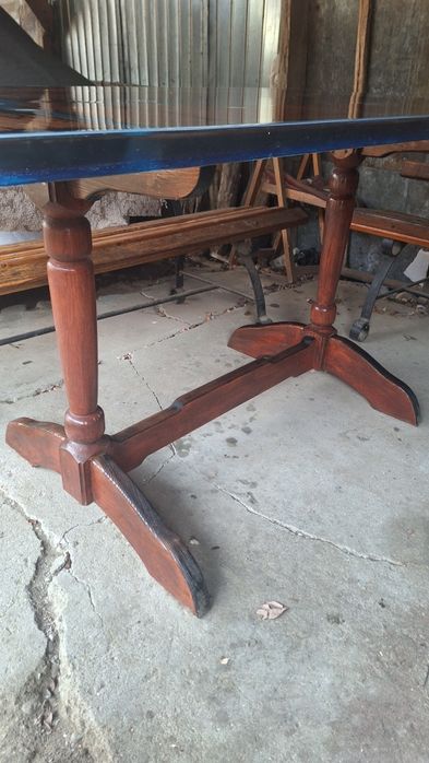 Masa din lemn masiv si rasina epoxidica