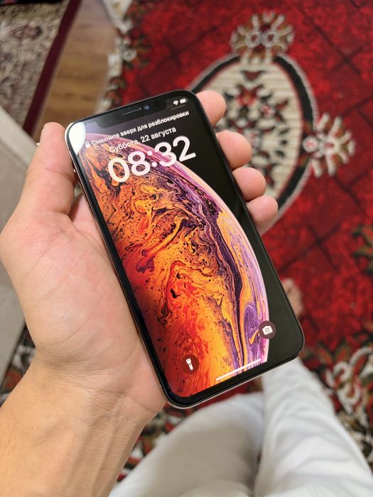 iPhone xs в хорошем состоянии