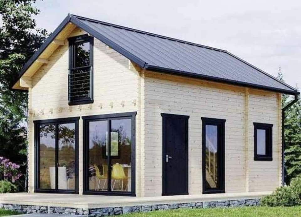 Case modulare pe structură metalică învelite cu panouri sandwich