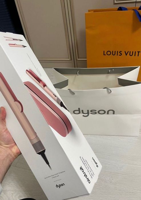 Новая модель Dyson Airstrait Цвет Strawberry Клубника с кейсом и без