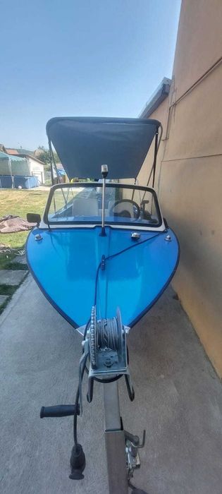 Barca fibra cu motor si peridoc