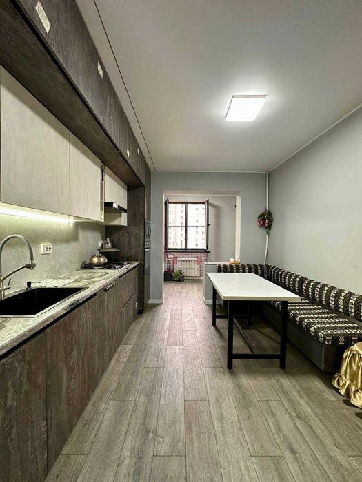 Срочно продается 4 комнатная квартира на Карасу-6 Авайхон