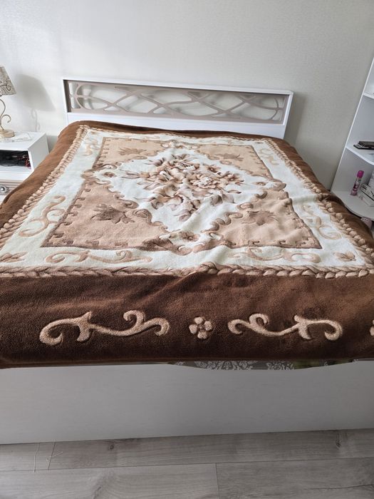 Кровать с матрасом