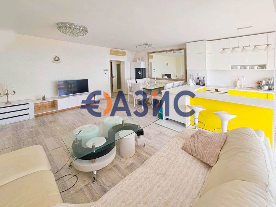 Просторен апартамент с 2 спални в комплекс" Оазис", Равда, България,