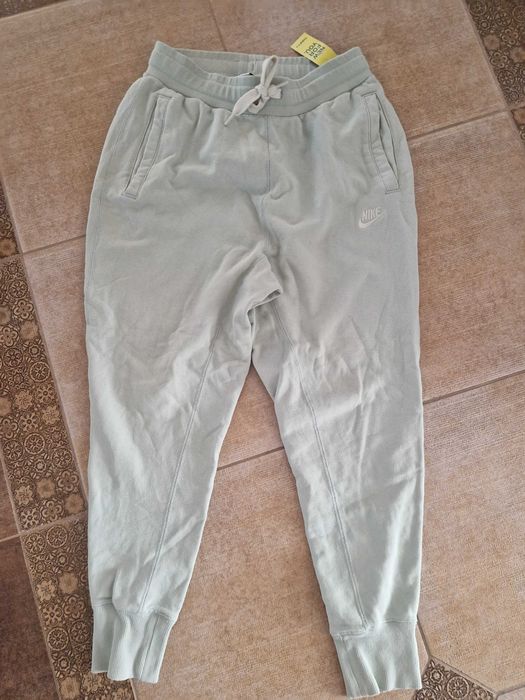 Pantaloni noi Nike s verde menta deschis