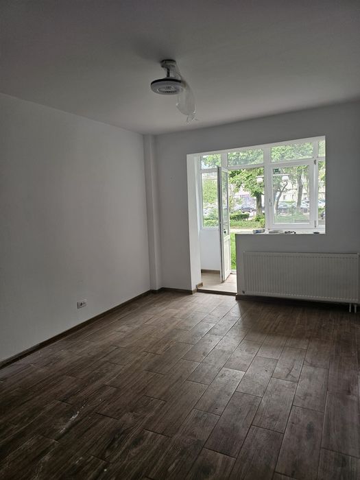 Inchiriez spatiu comercial str.mioritei
