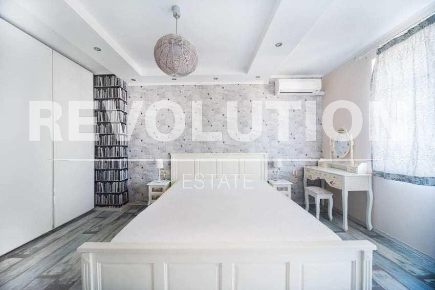 Дава се под наем Тристаен апартамент в Варна, Гръцка махала - 105 кв.м за 800 € - Снимка #3