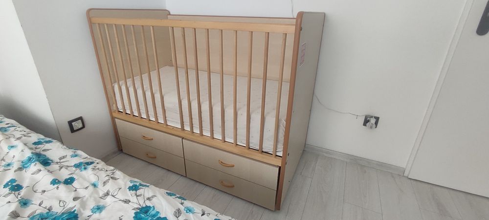 Дървена бебешка кошара